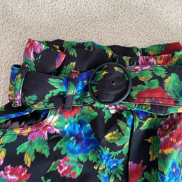 Floral high waisted shorts with belt - Picture 2 of 4